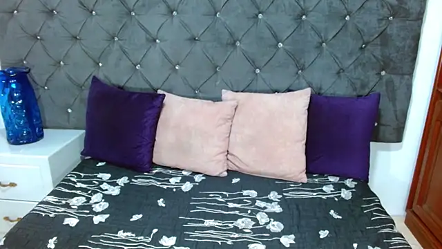 shannonvega1 online show from January 31, 8:18 pm