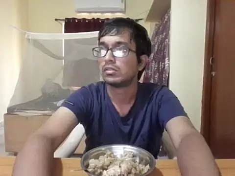 THE NAKED BOY online show from November 15, 6:11 am