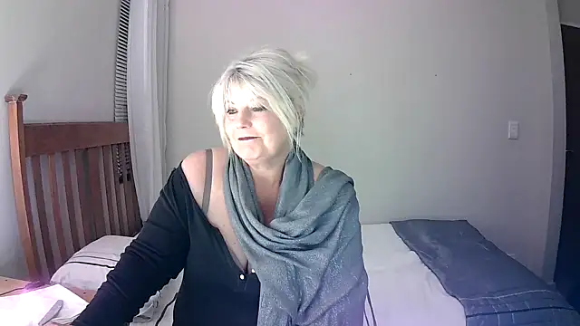 Snapshot of Miahotmilf chatting on January 16, 6:48 pm Miahotmilf online show from January 16, 6:48 pm