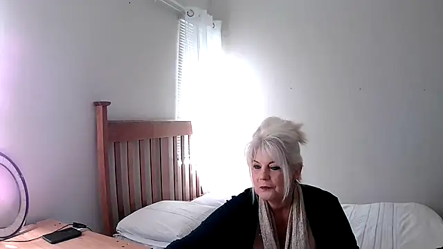 Snapshot of Miahotmilf chatting on February 23, 1:42 pm Miahotmilf online show from February 23, 1:42 pm