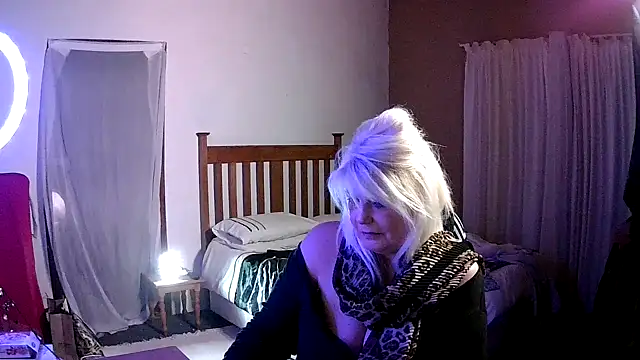 Miahotmilf online show from January 12, 8:03 pm