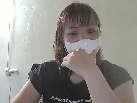 Snapshot of Angela-Eira chatting on May 25, 10:32 am Angela-Eira online show from May 25, 10:32 am