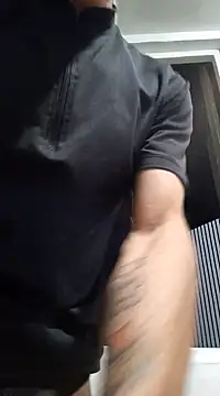 Snapshot of weedmanhot28 chatting on December 17, 12:12 am weedmanhot28 online show from December 17, 12:12 am