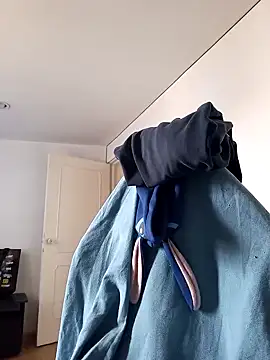 Snapshot of weedmanhot28 chatting on December 23, 8:03 pm weedmanhot28 online show from December 23, 8:03 pm