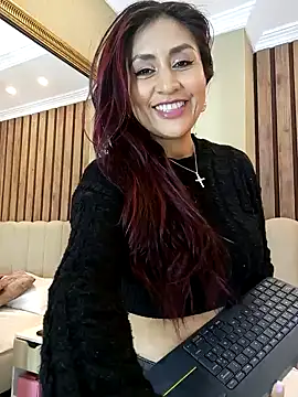 Snapshot of MonicaMoret chatting on February 5, 11:23 am MonicaMoret online show from February 5, 11:23 am