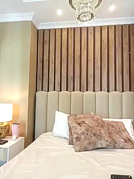 Snapshot of MonicaMoret chatting on February 8, 12:06 pm MonicaMoret online show from February 8, 12:06 pm