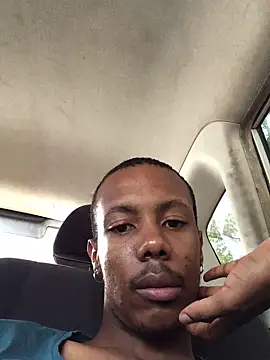 Snapshot of bobzerr chatting on February 16, 8:43 am bobzerr online show from February 16, 8:43 am