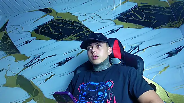 Kevin22 222 online show from January 26, 2:24 am