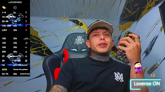 Kevin22 222 online show from December 19, 4:08 am