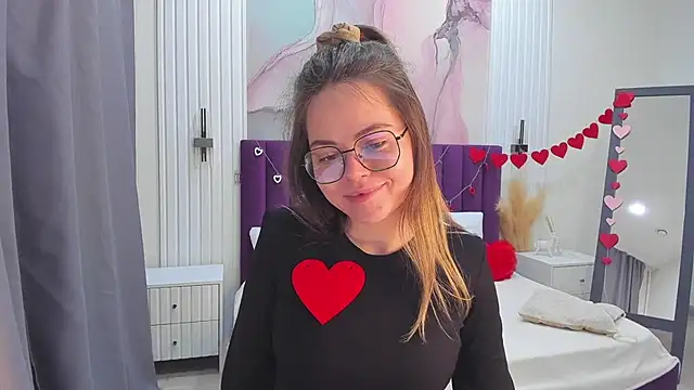 Kelly Cuutie online show from February 13, 4:11 am