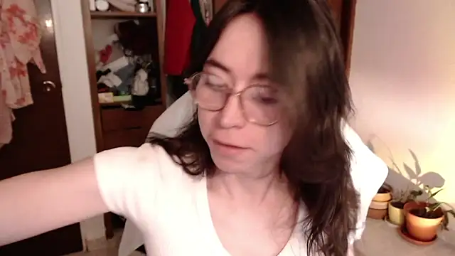 Snapshot of emily_pearl_ chatting on October 9, 8:40 pm emily pearl  online show from October 9, 8:40 pm