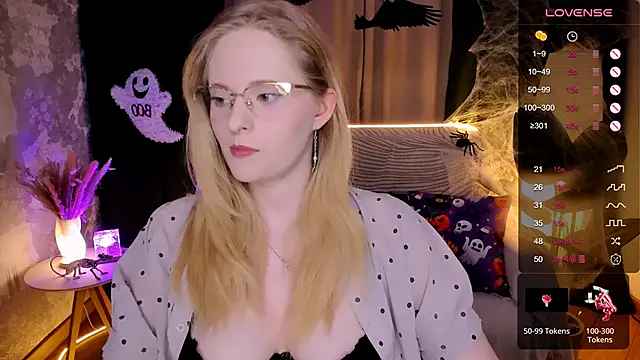 Snapshot of Aemilia_ chatting on October 27, 8:40 am Aemilia online show from October 27, 8:40 am