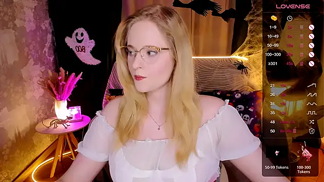 Snapshot of Aemilia_ chatting on November 2, 8:39 am Aemilia online show from November 2, 8:39 am