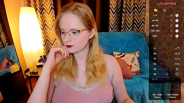 Snapshot of Aemilia_ chatting on November 23, 6:13 am Aemilia online show from November 23, 6:13 am