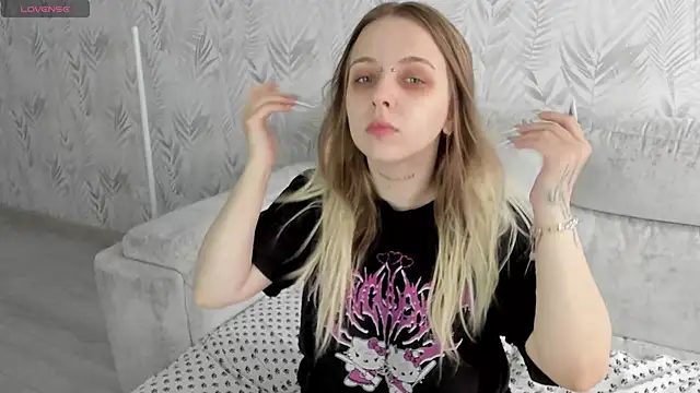 Alice Halle online show from April 15, 10:11 am