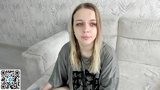 Snapshot of Alice_Halle chatting on May 16, 2:41 am Alice Halle online show from May 16, 2:41 am