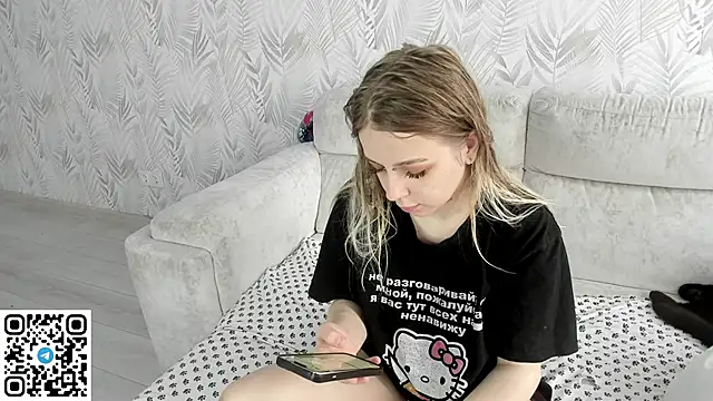Snapshot of Alice_Halle chatting on May 21, 7:48 am Alice Halle online show from May 21, 7:48 am