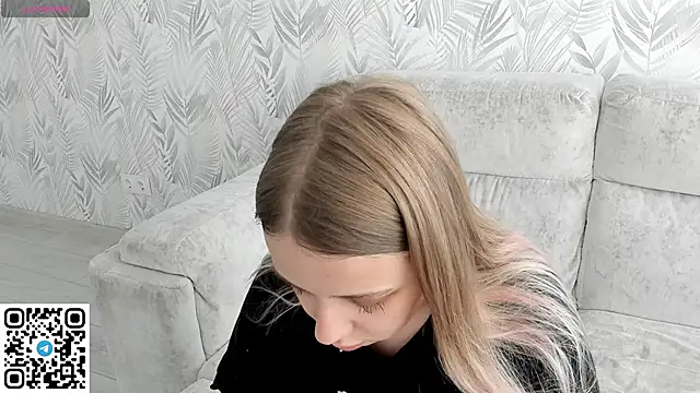 Snapshot of Alice_Halle chatting on June 9, 10:16 am Alice Halle online show from June 9, 10:16 am