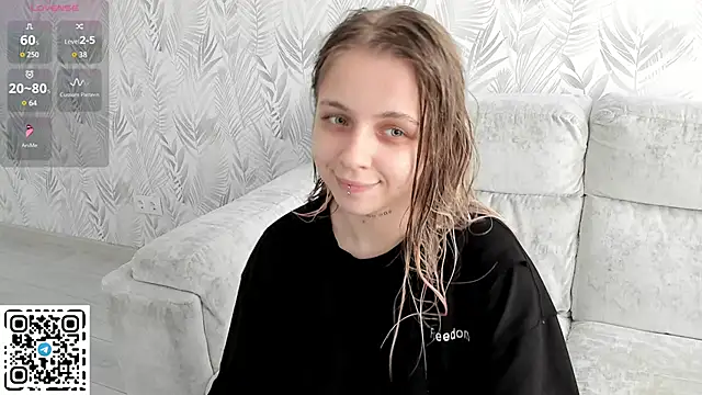 Snapshot of Alice_Halle chatting on June 11, 11:08 am Alice Halle online show from June 11, 11:08 am