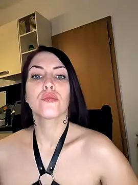 Linalicious online show from December 2, 5:26 pm