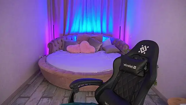 CozyMell online show from November 27, 2:52 pm