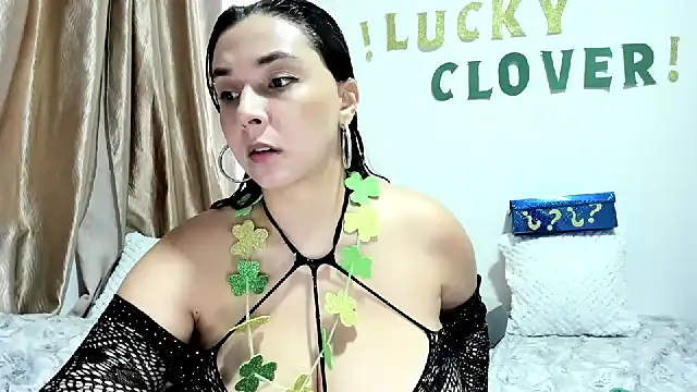 SuzyGamingFairy online show from March 18, 7:28 pm