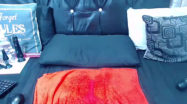 spicydiver38 online show from February 17, 1:25 am