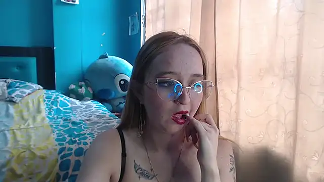 Liaroberts1 online show from January 30, 6:10 pm