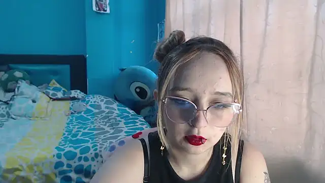 Liaroberts1 online show from February 3, 12:03 pm