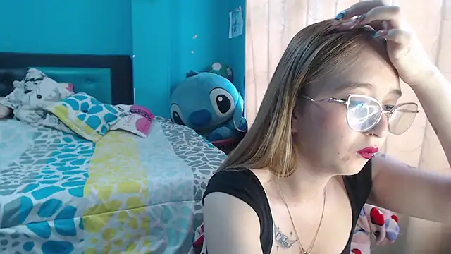 Liaroberts1 online show from February 8, 12:06 pm