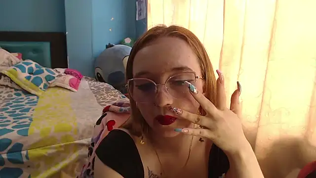 Liaroberts1 online show from February 8, 3:10 pm