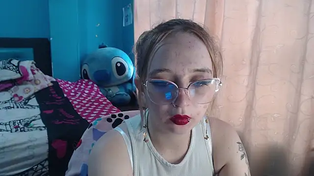 Liaroberts1 online show from February 10, 12:18 pm