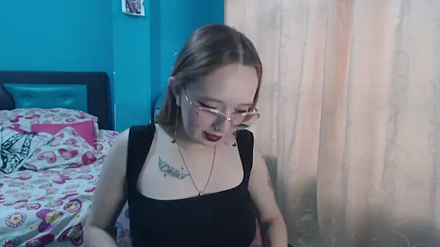 Liaroberts1 online show from February 22, 12:08 pm