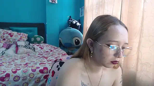 Liaroberts1 online show from March 15, 12:02 pm