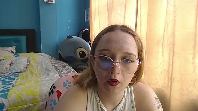 Liaroberts1 online show from March 17, 6:11 pm