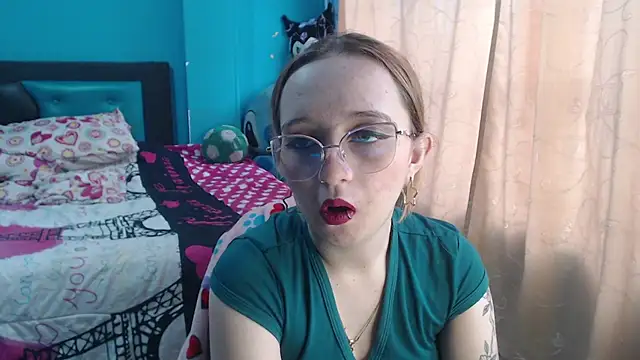 Liaroberts1 online show from March 18, 11:52 am