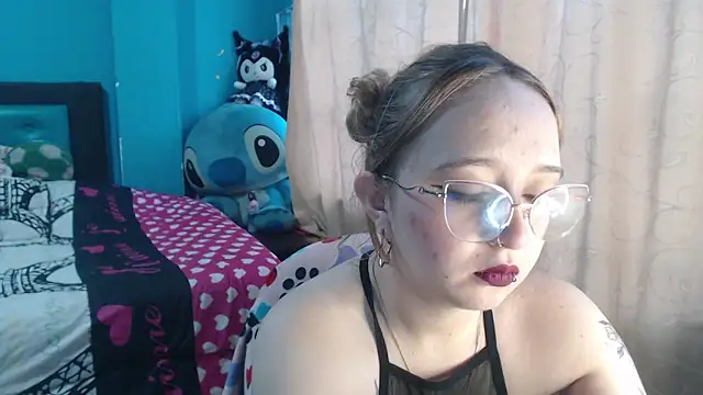 Liaroberts1 online show from March 19, 11:50 am