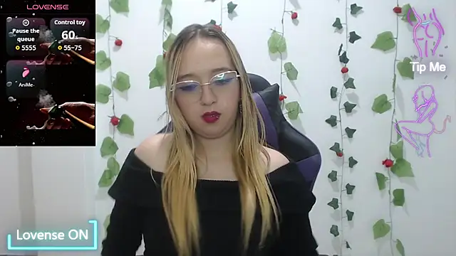 Liaroberts1 online show from February 4, 2:39 am