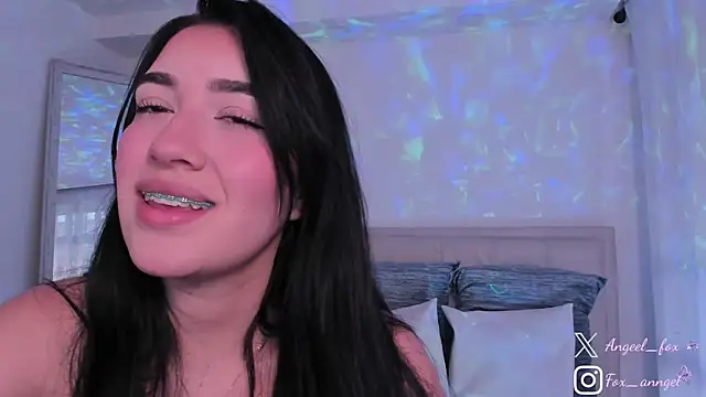 angeel fox online show from December 5, 9:50 pm