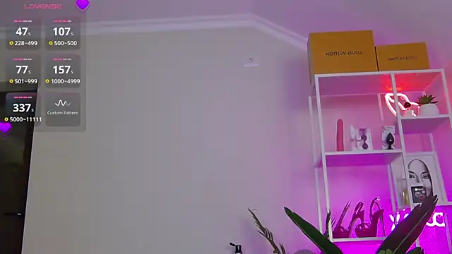 ArianaArianna online show from May 29, 7:45 pm