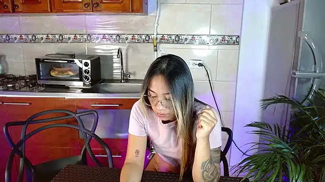 Snapshot of Jules_n_Gia chatting on January 19, 2:06 pm Jules n Gia online show from January 19, 2:06 pm