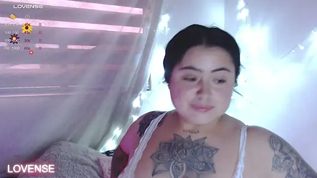 Snapshot of PamelaDoouce chatting on January 11, 11:02 am PamelaDoouce online show from January 11, 11:02 am