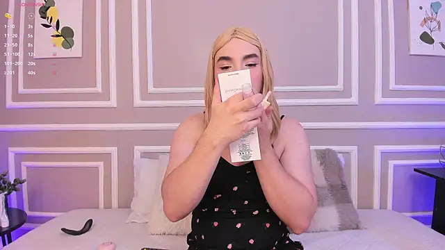 Snapshot of meloddysky chatting on December 10, 3:22 pm meloddysky online show from December 10, 3:22 pm