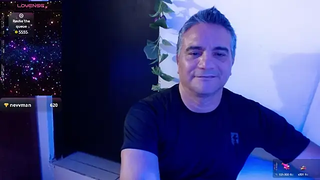 Snapshot of golden_punisher chatting on January 25, 8:42 am golden punisher online show from January 25, 8:42 am