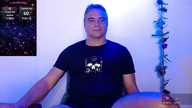 Snapshot of golden_punisher chatting on March 23, 8:59 am golden punisher online show from March 23, 8:59 am