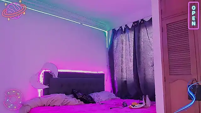 LittleEmmaa online show from December 1, 4:29 pm