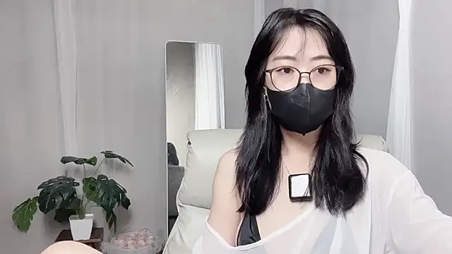 Snapshot of _minji_bae chatting on October 14, 6:42 pm minji bae online show from October 14, 6:42 pm