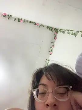 indiegirl666 online show from February 14, 5:48 am