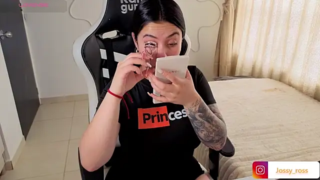 Victoryyy  online show from March 31, 5:35 pm