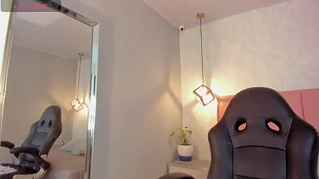 SUNNYCYRUS online show from October 30, 12:28 pm